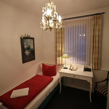 Hotel Garni Zur Linde 2*