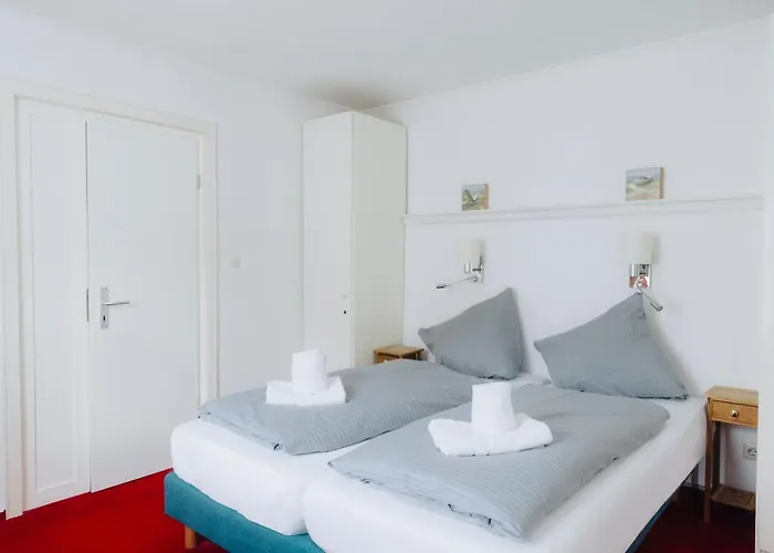 Garni Zur Linde Отель 2*